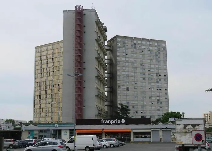 Appartement F2 De 30M2- Repos Moins Cher